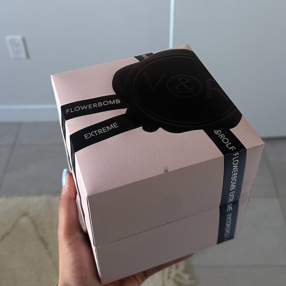 Viktor & Rolf Flowerbomb Extreme Eau De Parfum Spray - Picture 2 of 3